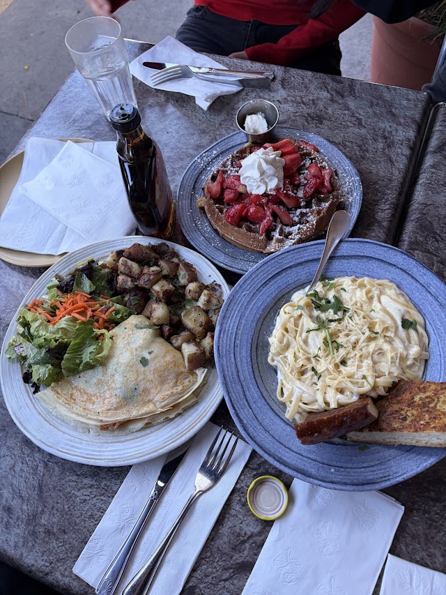 Crepevine photo 4
